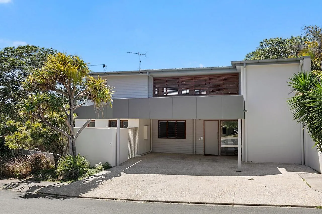 2 4 Meegera Place Point Lookout